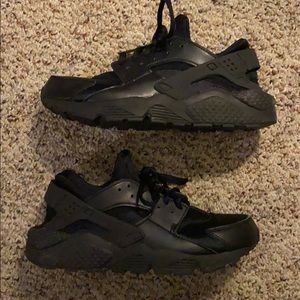 All black Nike Huarche. Women’s Size 8.5.